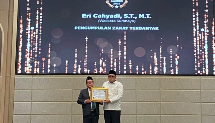 Baznas Jatim Nobatkan Wali Kota Surabaya Eri Cahyadi Kepala Daerah Pengumpul Zakat Terbanyak