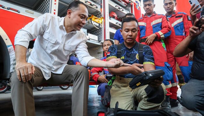 Wali Kota Eri Apresiasi DPKP Surabaya dalam Misi Penyelamatan Santri Al-Khoziny