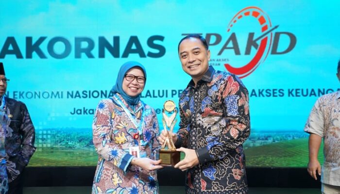 Raih TPKAD Award 2025, Wali Kota Eri Komitmen Tingkatkan Akses Keuangan Masyarakat