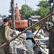 Pulihkan Fungsi Drainase, 11 Bangunan Liar di Ketintang Ditertibkan Satpol PP Surabaya