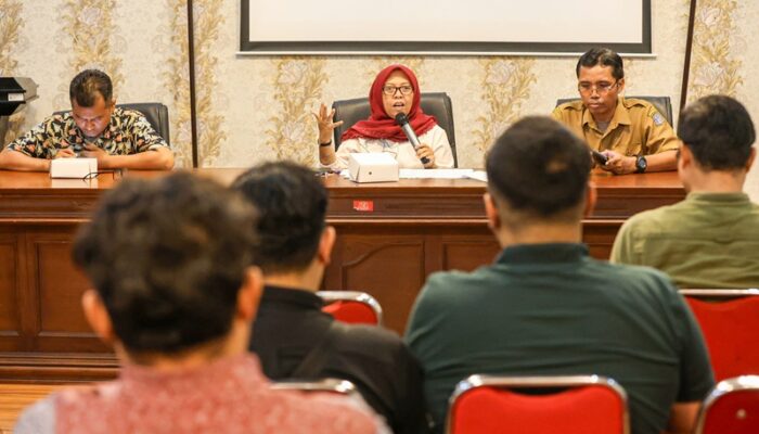 Desak Pengawasan Ketat dan Penegakan Aturan Iklan, Pemkot Surabaya Panggil Pengusaha Mihol