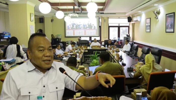Bahas RAPBD 2026, DPRD Surabaya Minta TAPD dan Pemkot Tinjau Ulang Nilai dan Sistem Penyaluran Bantuan Pendidikan SMA/SMK
