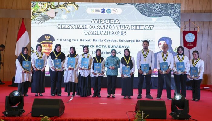 Pemkot Surabaya Gelar Wisuda SOTH, 800 Warga Lulus Jadi Orang Tua Inspiratif