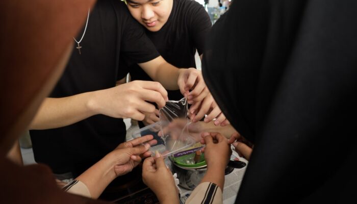 Kurangi Sampah Plastik, PCU Ajarkan Pembuatan Edible Plastic dan Ecobricks