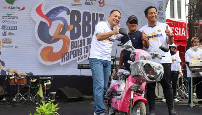 Puncak BBKT 2025, Wali Kota Eri Cahyadi Terima “Dasa Cita” dari Karang Taruna Surabaya