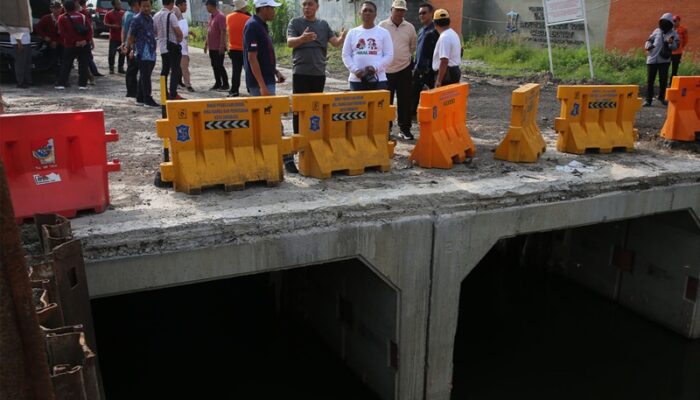 Pemkot Surabaya Kebut Drainase, Wali Kota Eri Cahyadi Target Rampung Akhir November