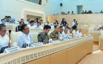 Cari Solusi Pemblokiran Tanah Surabaya, Wali Kota Eri Hadir di RDP Komisi II DPR RI