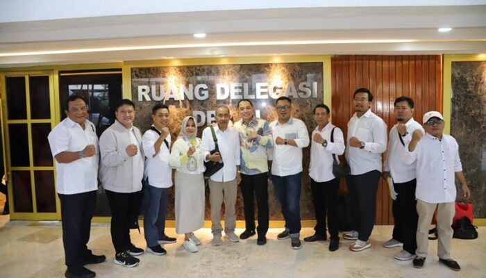 Wali Kota Eri Cahyadi Dampingi Warga Rapat Lanjutan bersama Pertamina Terkait Eigendom hingga Ada Solusi