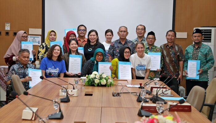 Surabaya-Inggris Teken MoU, 10 Sekolah Jadi Motor Pengurangan Sampah Plastik Global