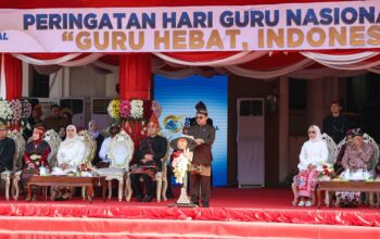 Upacara HGN 2025 di Surabaya Dipimpin Langsung Mendikdasmen, Komitmen Kesejahteraan dan Perlindungan Guru Diperkuat