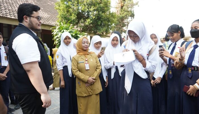 Terus Perhatikan Kesejahteraan Guru, Bupati Kediri Mas Dhito: Jadi Tonggak Utama Pendidikan