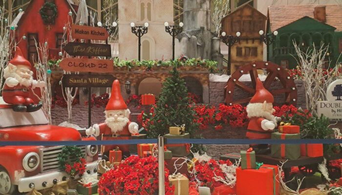 DoubleTree by Hilton Surabaya Sulap Hotel Menjadi Santa Village Klasik