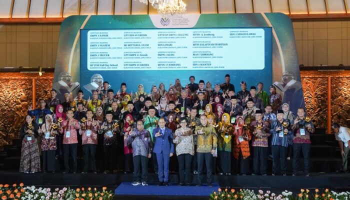 Surabaya Ukir Rekor Nasional, Borong 30 Penghargaan Adiwiyata 2025