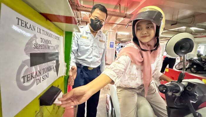Transaksi Parkir Beralih Digital, Pemkot Surabaya Terapkan Kewajiban Bayar Nontunai