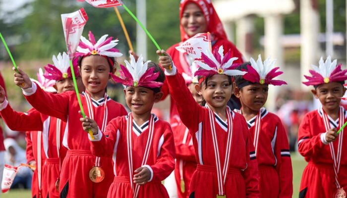 Cegah Dampak Negatif, Wali Kota Eri Terbitkan SE Pembatasan Penggunaan Gawai dan Internet untuk Anak