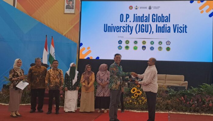 UAB Surabaya Tuan Rumah Sinergi 15 Kampus PGRI dan JGU India