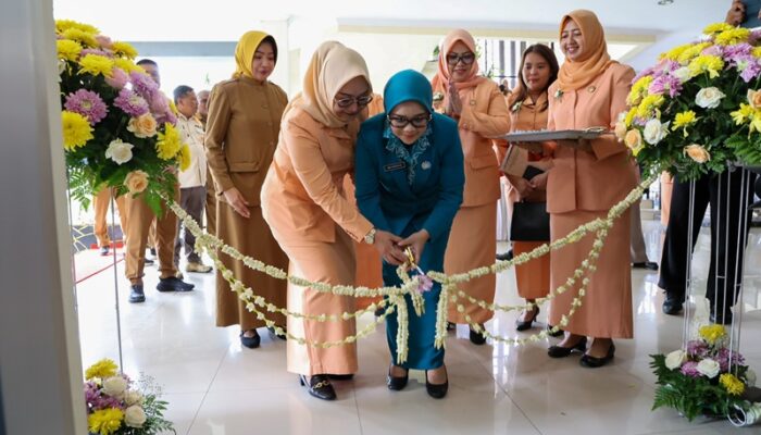 DWP Surabaya Launching Toko dan Tas Anti-Flexing, Bunda Rini Ingatkan Istri ASN Hidup Sederhana