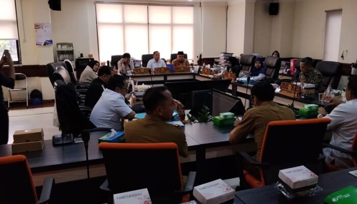 Lindungi Pekerja di Kota Pahlawan, DPRD Surabaya Bahas Raperda Jamsostek