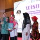 Wisuda Akbar Selantang 2025, Pemkot Surabaya dan PKK Cetak Ribuan Lansia Mandiri dan Tangguh