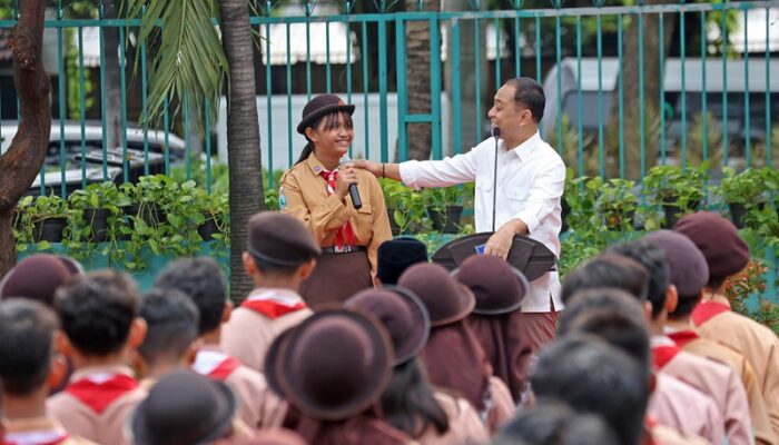Fokus Bentuk Karakter dan Disiplin Siswa, Pemkot Surabaya Batasi HP di Sekolah