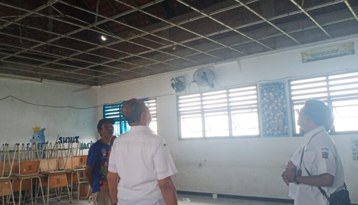 Plafon Kelas SMPN 60 Surabaya Runtuh, Dispendik Pastikan Siswa Aman