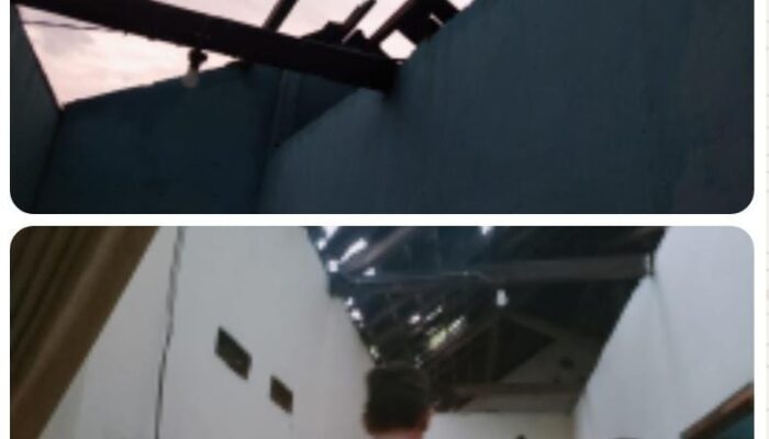 Atap Rumah Warga Desa Muneng Kediri Diterjang Angin Puting Beliung