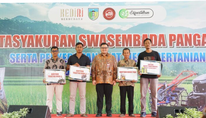 Swasembada Pangan Tercapai, Bupati Mas Dhito Salurkan Bantuan Alsintan dan Benih Padi ke Petani Kediri