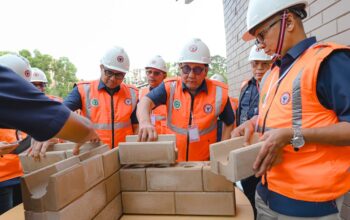 Dukung Pemulihan Pasca-Banjir, SIG Pasok Material Bata Interlock untuk Huntap di Sumatra Barat