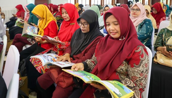 Bangun Minat Baca Anak, Pemkot Surabaya Gaungkan Gerakan Membaca Nyaring