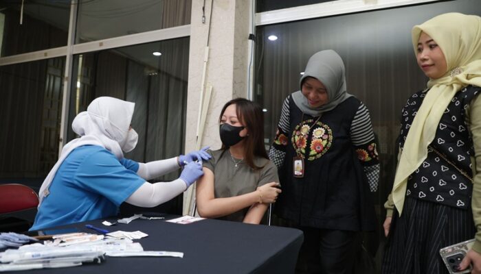 Cegah Kanker Serviks, Pemkot Surabaya Bersama Balai Besar POM Gelar Vaksinasi HPV