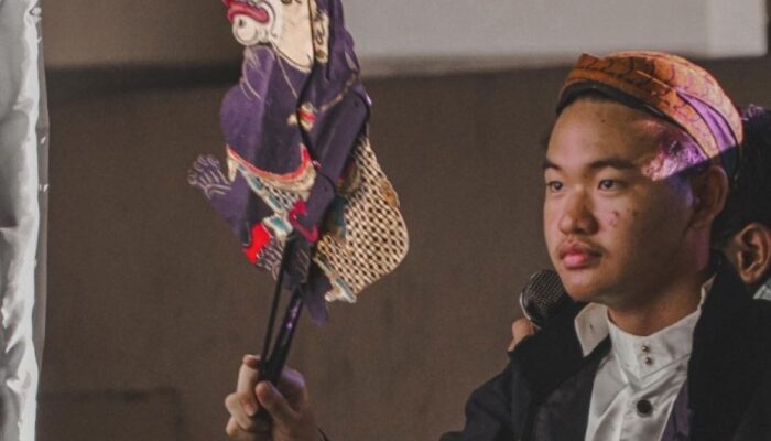 Mengenal Christopher, Mahasiswa ITS Berdarah Tionghoa yang Sukses Jadi Dalang