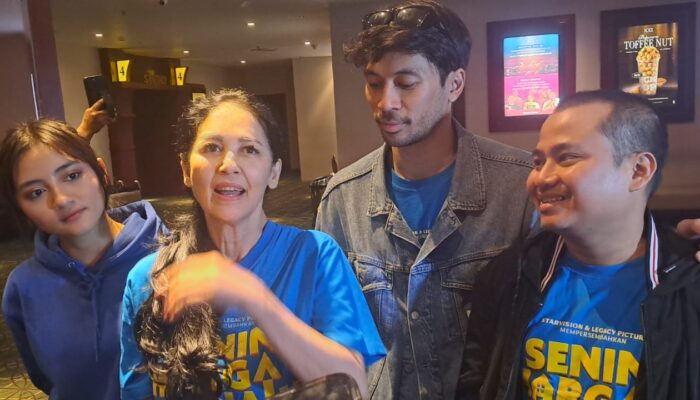Nobar “Senin Harga Naik” di Royal Plaza Surabaya, Cast Sapa Penonton