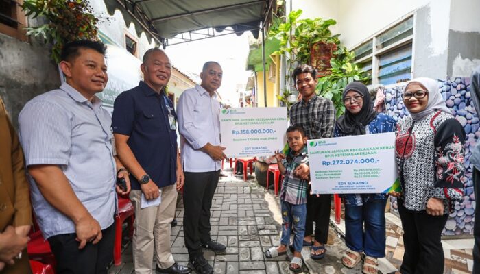 Wali Kota Eri Serahkan Santunan BPJS Ketenagakerjaan kepada Keluarga Korban Insiden Gondola