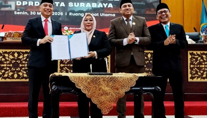 Paripurna DPRD Surabaya Tetapkan Persetujuan Bersama Raperda Hunian Layak