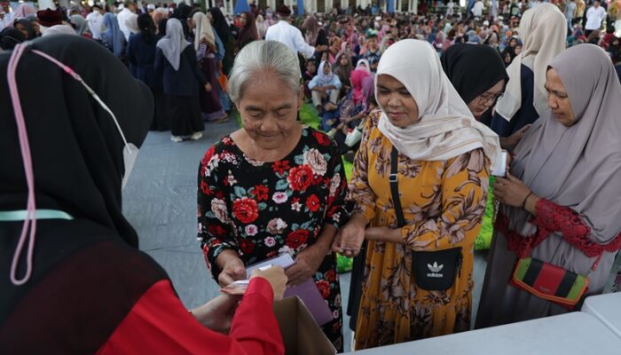 Zakat Tembus Rp18 Miliar, Wali Kota Eri Sebut Masjid Cheng Hoo Simbol Kebersamaan Surabaya