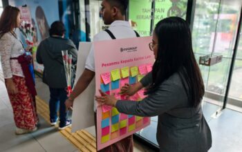 Bunga Mawar dan Foto Berkesan: Cara Manis FIFGROUP Apresiasi Perempuan di MRT Blok M