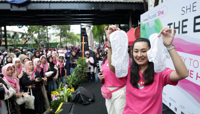 Peringati Hari Bumi, Pemkot Surabaya dan Bumbi Deklarasikan Gerakan Kurangi Pemakaian Pembalut Sekali Pakai