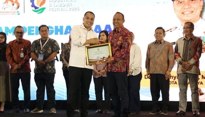 Wali Kota Eri Puji Pengusaha Surabaya, Serap 1.200 Tenaga Kerja Lokal Melalui Job Fair