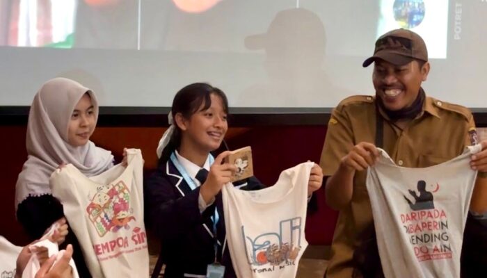 Peringati Hari Bumi, Mercure Surabaya Edukasi Daur Ulang Tekstil ke Ratusan Pelajar