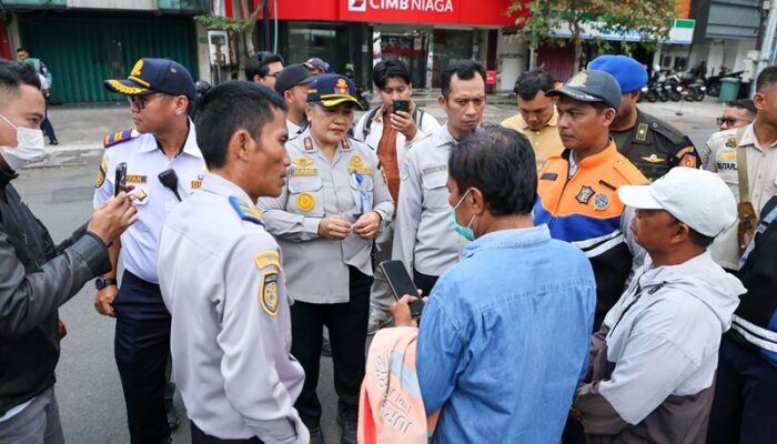Penerapan Parkir Non-Tunai, Wali Kota Eri Bakal Ganti Jukir Penolak Aktivasi Rekening
