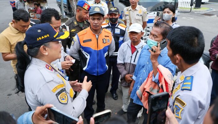 Dikawal Polisi dan Kogartap III, Penertiban Jukir di Manyar Surabaya Dibarengi Aktivasi Rekening