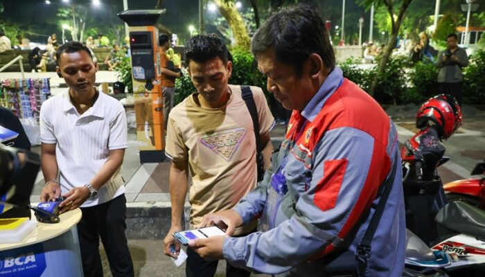Pemkot Surabaya Bekukan Izin 600 Jukir yang Tolak Digitalisasi Parkir
