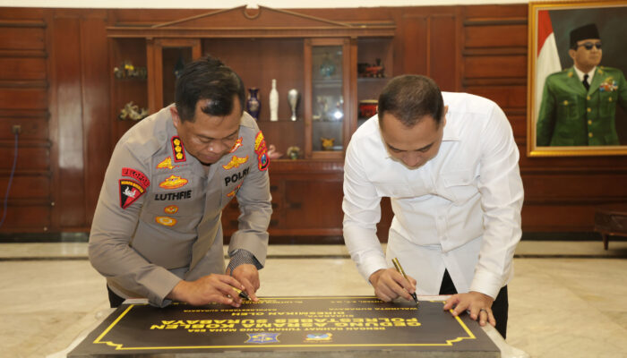 Tingkatkan Respons Cepat Kepolisian, Pemkot Surabaya Serahkan Hibah Rehabilitasi Asrama Koblen