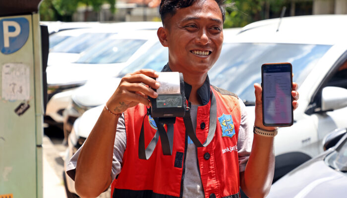 Surabaya Tancap Gas Digitalisasi Parkir, 711 Petugas Parkir Sudah Terintegrasi Sistem Non-Tunai