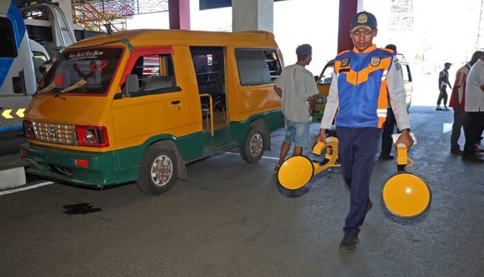 Dishub Surabaya Tertibkan Lyn, 11 Unit Digembok