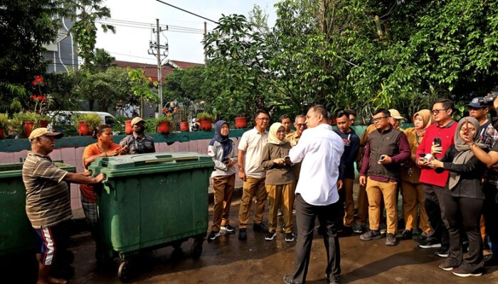 Sistem Pengelolaan Sampah Surabaya Makin Tertata, Wali Kota Eri Minta Tongbin TPS Dihitung Lebih Presisi