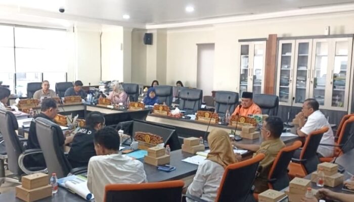 Pelajaran Berharga dari Meja Komisi D DPRD Surabaya : Menjaga Memori Kota