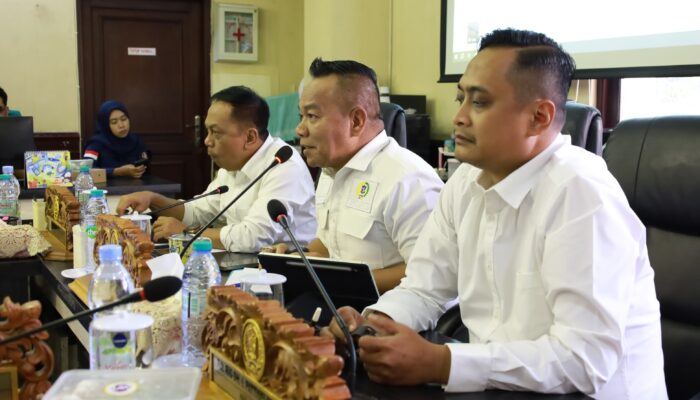 Hearing Sengketa RW di Dukuh Menanggal, DPRD Surabaya Ingatkan Soal PKL dan Retribusi Liar
