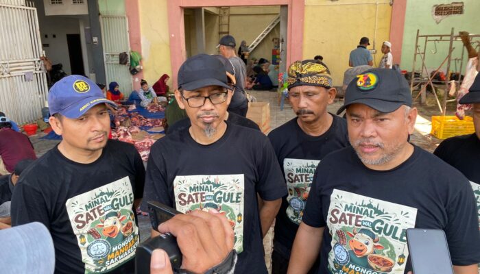 Kurban Go Green ala KOMPAK: Besek dan Daun Jati Warnai Pembagian 1.000 Paket Daging