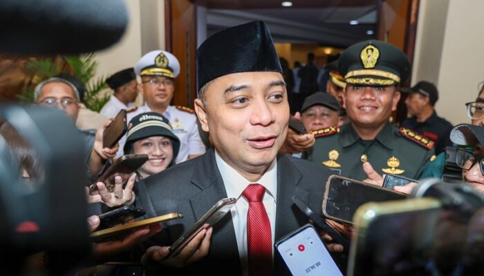 Hadiri Pelantikan Syaifuddin Zuhri, Wali Kota Eri Dorong Penguatan Kerjasama Pemkot dan DPRD Surabaya